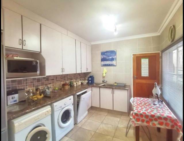 2 BEDROOM TOWNHOUSE FOR SALE IN BRACKENHURST